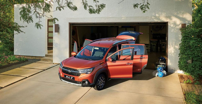 Giá lăn bánh Suzuki XL7 tháng 4/2022: Quá nhiều ưu đãi, dồn Mitsubishi Xpander Cross vào thế khó