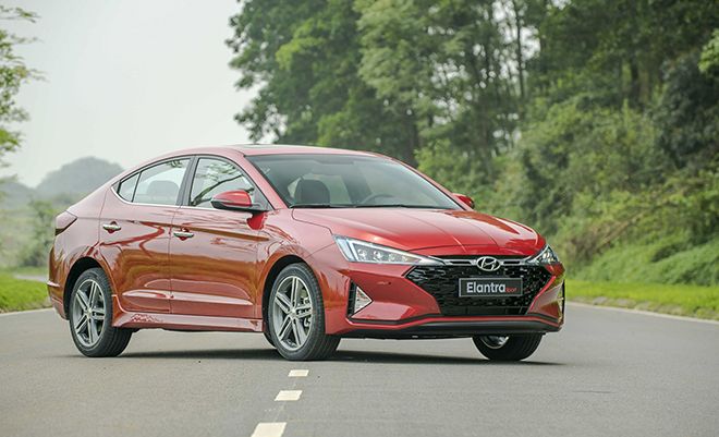 Giá lăn bánh Hyundai Elantra tháng 4/2022: ‘Rẻ ngã ngửa’, thách thức Kia K3 và Honda Civic