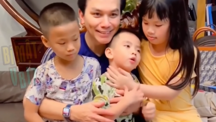 Khoảnh khắc các con nuôi Phi Nhung vui đùa, ôm chặt Mạnh Quỳnh khiến khán giả xúc động
