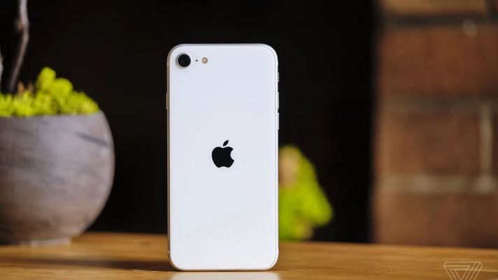 iPhone SE 2020 'giá dọn kho' chưa đến 10.5 triệu đồng trong tháng 5/2022, rẻ nhất của Apple