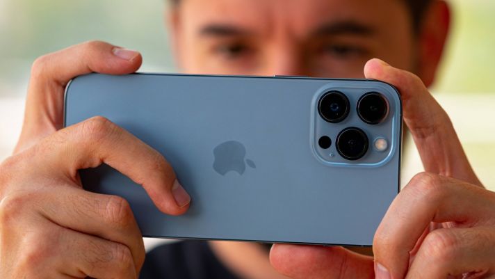 Giá iPhone 13 Pro Max tháng 5/2022: Giảm 'kịch sàn' khiến Galaxy S22 Ultra 'nhức nhối'