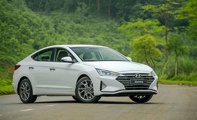 Giá lăn bánh Hyundai Elantra tháng 5/2022: Siêu hấp dẫn, chèn ép cả Kia K3 và Honda Civic