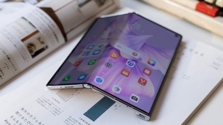 Huawei chính thức đưa smartphone màn hình gập nhẹ nhất thế giới Mate Xs 2 ra toàn cầu