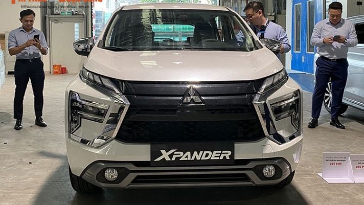 Cận cảnh Mitsubishi Xpander 2022 vừa về đại lý Việt Nam: Thiết kế và trang bị áp đảo Suzuki Ertiga