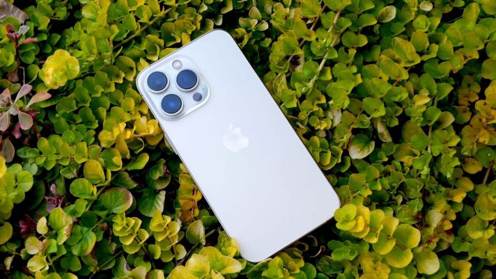 Giá iPhone 13 Pro Max 'giảm sập sàn' cho màu Bạc - Silver cuối tháng 5/2022, hạ gục mọi đối thủ