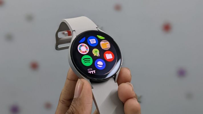 Người dùng Galaxy Watch 4 'than trời' sau khi cập nhật phiên bản mới có Google Assistant