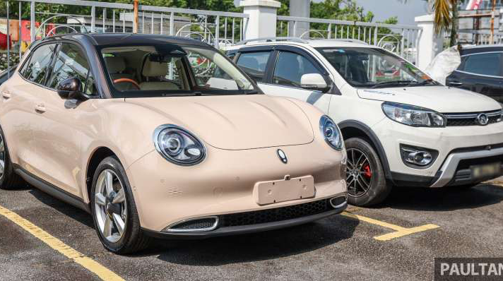 Xuất hiện mẫu ô tô điện Trung Quốc rẻ hơn VinFast e34, thiết kế gây ‘hoang mang’ vì như xe Porsche