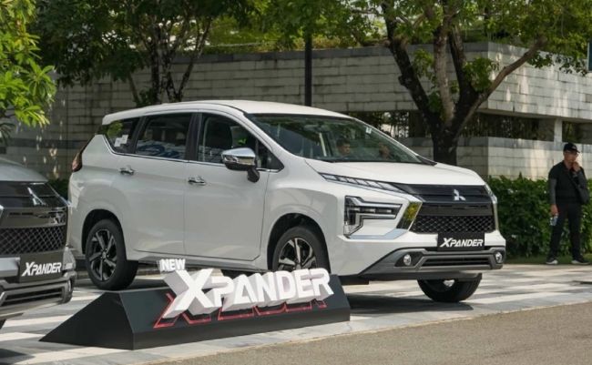 Tin xe trưa 13/6: Mitsubishi Xpander 2022 'thay máu' trang bị, giá từ 555 triệu, 'lấn át' Suzuki XL7