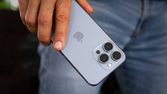 Khách Việt đổ xô mua iPhone 13 Pro giá chỉ 27 triệu đồng, khiến nhiều ông lớn Android 'lo sốt vó'