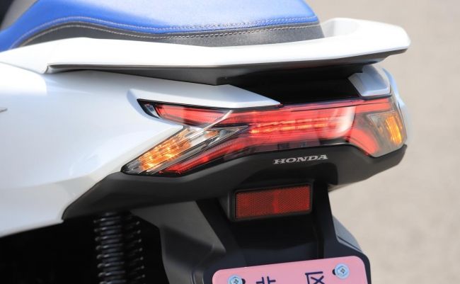 Tin xe trưa 19/6: Mẫu xe ga Honda hút khách tiết kiệm xăng, thiết kế lu mờ Honda SH, giá 77 triệu