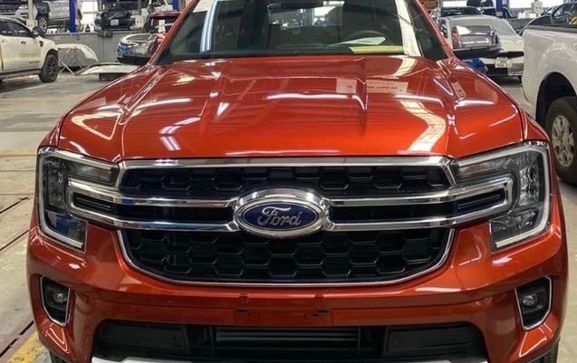 Đại lý Việt báo giá Ford Everest 2023, khiến Toyota Fortuner và Hyundai Santa Fe 'chạy té khói'
