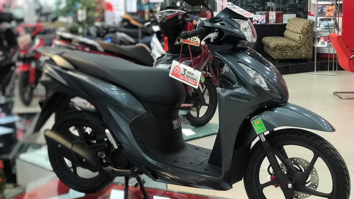 Liên tục ‘ngáo giá’, khi nào Honda Vision mới về lại mức giá bình thường?