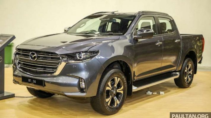 Mazda BT-5 2022 cập bến đại lý với mức giá từ 659 triệu đồng, trang bị 'thách thức' Ford Ranger