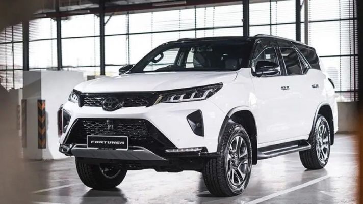 Rò rỉ thông tin mới nhất về Toyota Fortuner 2023, nâng cấp về động cơ quyết 'hạ bệ' Hyundai SantaFe