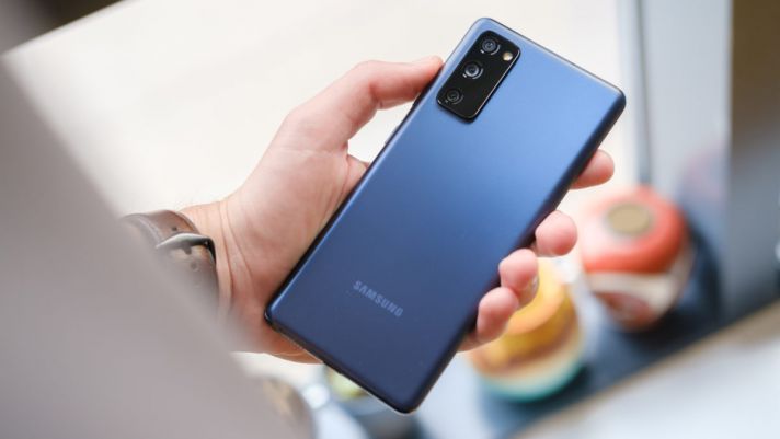 Samsung Galaxy S20 FE giảm giá thấp rẻ như xả kho cuối tháng 6/2022, chip Snapdragon 865 'cực ngon'