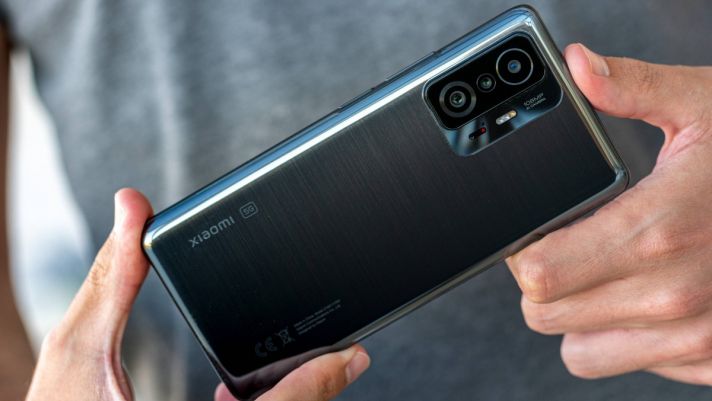 Có nên mua Xiaomi 11T Pro 5G tháng 7 với giá rẻ hơn iPhone SE 2022?