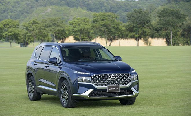 Giá Hyundai Santa Fe lăn bánh tháng 7/2022: Cực hấp dẫn, 'đàn áp' Ford Everest và Toyota Fortuner