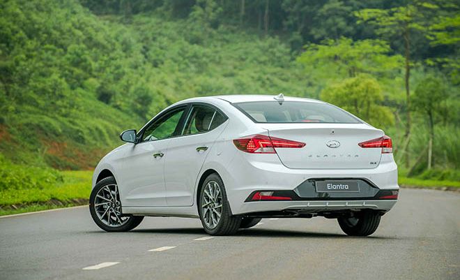 Giá lăn bánh Hyundai Elantra tháng 7/2022: Cực kì hấp dẫn, thách thức Toyota Corolla Altis và Kia K3