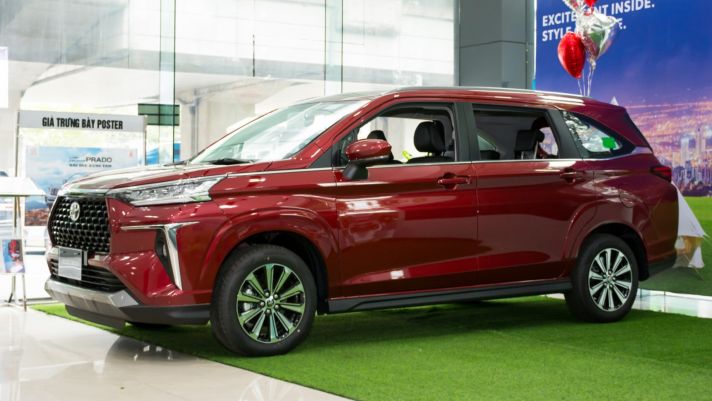 Khách Việt rần rần, Mitsubishi Xpander ngẩn ngơ vì Toyota Veloz Cross bất ngờ điều chỉnh giá bán