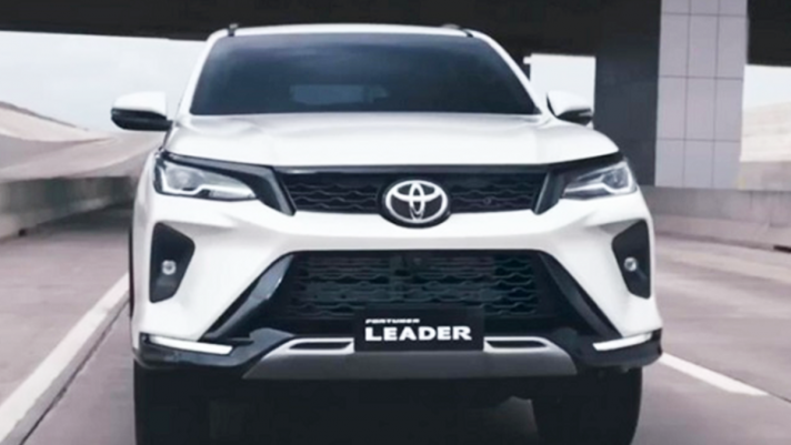 Toyota Fortuner Leader 2023 lộ diện: Tham vọng 'càn quét' Hyundai Santa Fe, CR-V bằng vũ khí mới