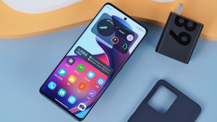 Trên tay moto S30 Pro: Chiếc flagship giống Galaxy S22, giá chưa đến 7 triệu đẹp 'vạn người mê'