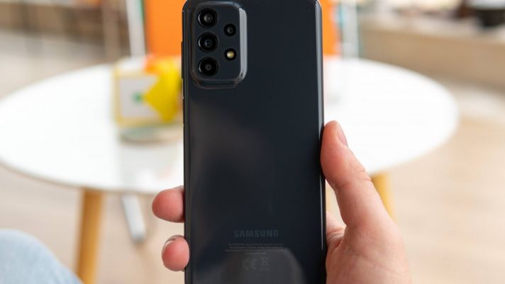 Giá Samsung Galaxy A23 tháng 8/2022: Rẻ bằng 1/5 iPhone 13 Pro Max, camera, màn hình bá đạo tầm giá