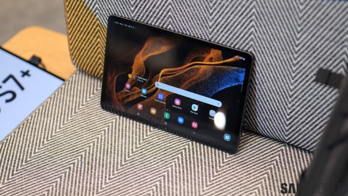 Galaxy Tab S8 là máy tính bảng đầu tiên của Samsung chạy hệ điều hành Android 12L