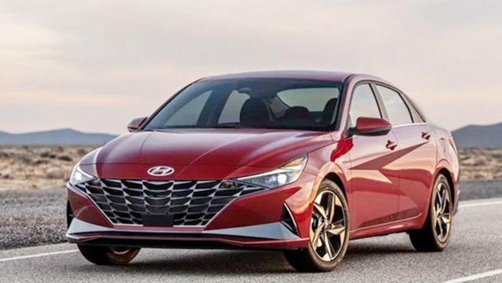 Giá xe Hyundai Elantra giảm 40 triệu so kè Toyota Corolla Altis, Honda Civic 2022 tại đại lý