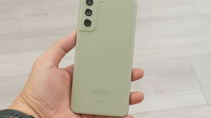 Cập nhật giá Galaxy S21 FE 5G giữa tháng 9/2022 chạm mốc 11 triệu, ‘đe nẹt’ iPhone 12