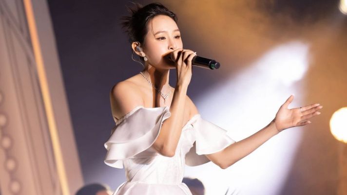 Công chúng dành ‘cơn mưa’ lời khen cho bài hát mới 'Tình yêu là' của Hiền Hồ