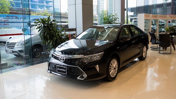 Giá xe Toyota Camry lăn bánh mới nhất tháng 10/2022
