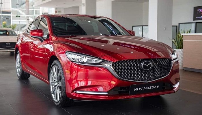 Giá lăn bánh Mazda6 tháng 10/2022: Thách thức Toyota Camry với ưu đãi khủng