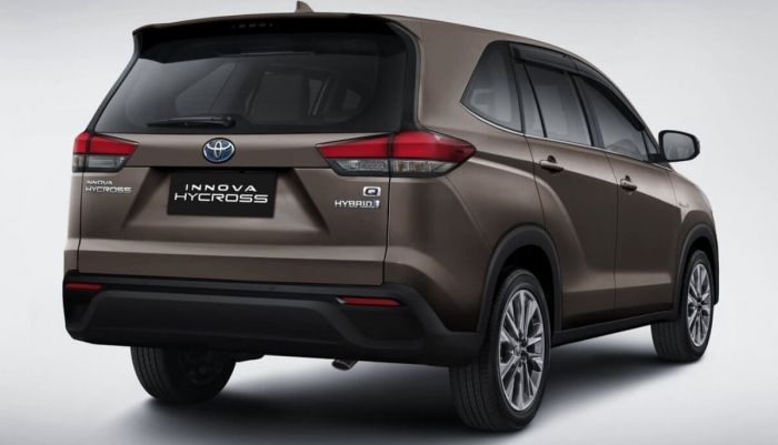 Tin xe 14/10: Toyota Innova mới rò rỉ tính năng khủng làm khách hàng mê đắm