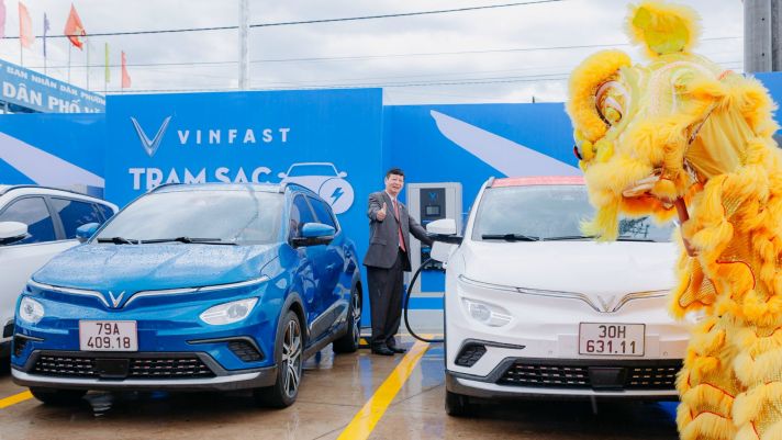 VinFast và Petrolimex khai trương dịch vụ sạc xe điện