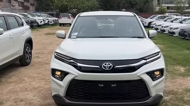 ‘Đàn em’ giá rẻ của Toyota Corolla Cross về đại lý, quyết đấu Hyundai Creta