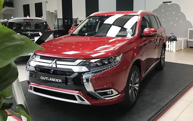Giá lăn bánh Mitsubishi Outlander tháng 10/2022: Rẻ hơn nhiều Honda CR-V