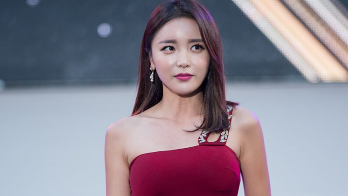 Nữ ca sĩ nhạc trot Hong Jinyoung sẽ trở lại với mini album mới