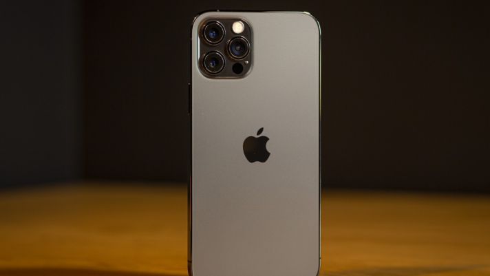 Giá iPhone 12 Pro cuối tháng 10 xuống dưới 14 triệu, có đáng để mua?