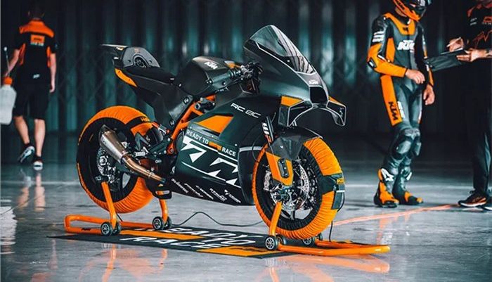 KTM RC 8C 2023 trình làng: Diện mạo bắt mắt, động cơ mạnh mẽ đáng gờm