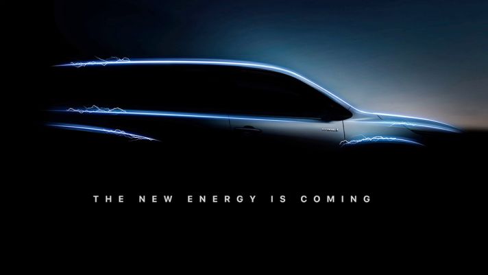 Toyota Innova 2023 mới tiếp tục được hé lộ, Mitsubishi Xpander 'run rẩy'