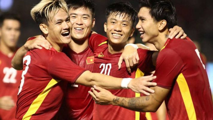 Tin nóng V.League 6/11: Ngôi sao ĐT Việt Nam nhận quà từ AFC