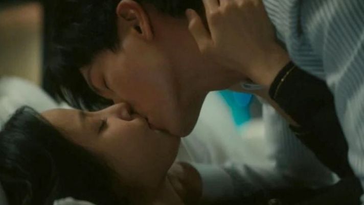 Yeonwoo chia sẻ về 'kiss scene' với SungJae (BTOB) trong phim Thìa Vàng