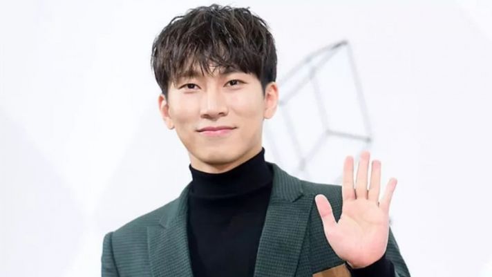 Nam ca sĩ Eunkwang của nhóm nhạc BTOB dương tính với COVID-19