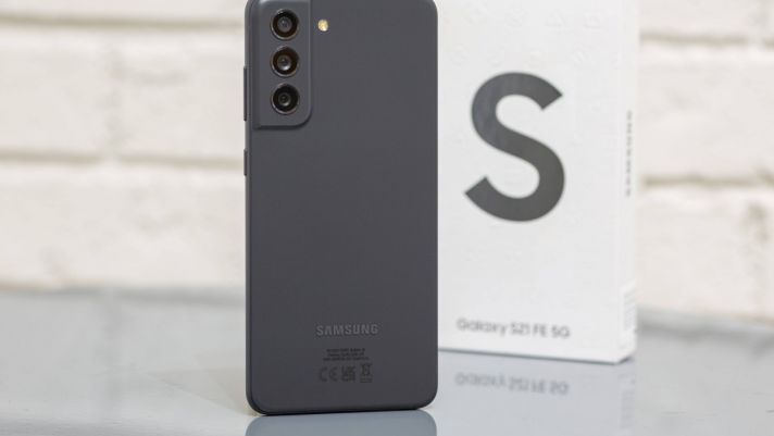 Hưởng ứng Black Friday, giá Galaxy S21 FE giảm không tưởng, ngang ngửa iPhone SE 2022