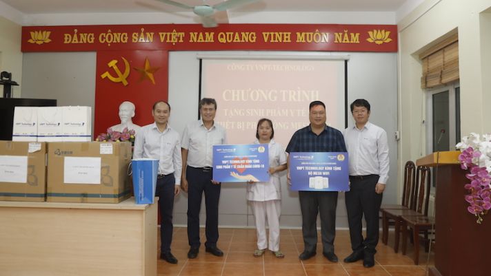 VNPT Technology trao tặng quà nhân tháng 'vì người nghèo'