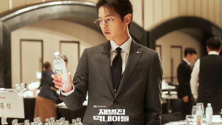 Tài tử Song Joong Ki ‘chơi lớn’ chiêu đãi nguyên dàn diễn viên ‘Reborn Rich’ đi ăn nhà hàng