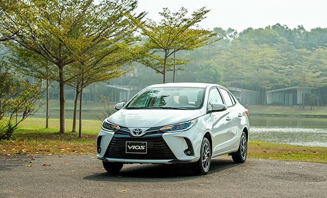Giá xe Toyota Vios lăn bánh tháng 12/2022 kèm hàng loạt ưu đãi hấp dẫn, khiến Honda City ngất lịm