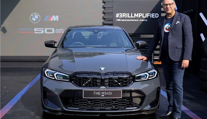 BMW M340i facelift ra mắt với giá 1,98 tỷ đồng, thiết kế đẹp không góc chết