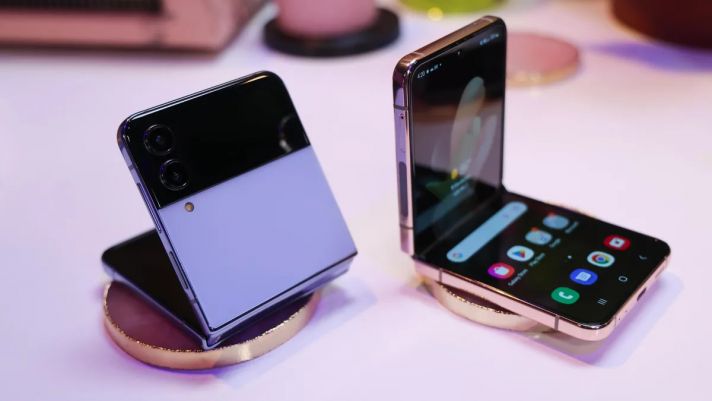 Giá Galaxy Z Flip 4 cập nhật mới nhất: Rẻ như cho, iPhone 14 hết cửa cạnh tranh