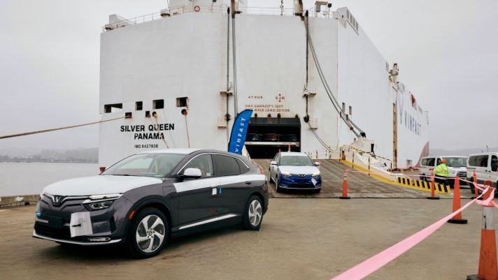 Lô xe đầu tiên cập cảng California, VinFast nhận giấy phép bán hàng tại Mỹ